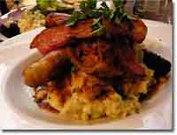 Bangers and mash con bacon